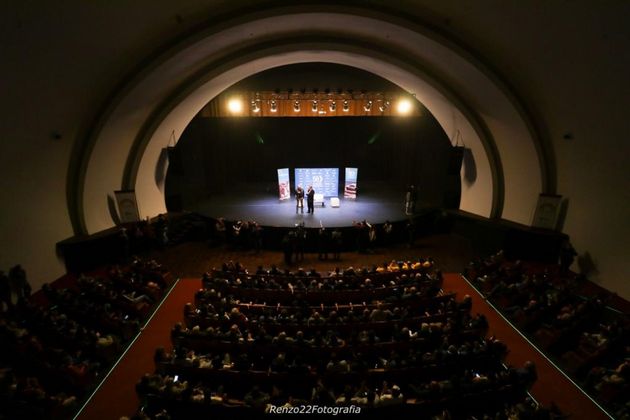 El maestro de ceremonias, Raúl Barceló, abriendo oficialmente el homenaje