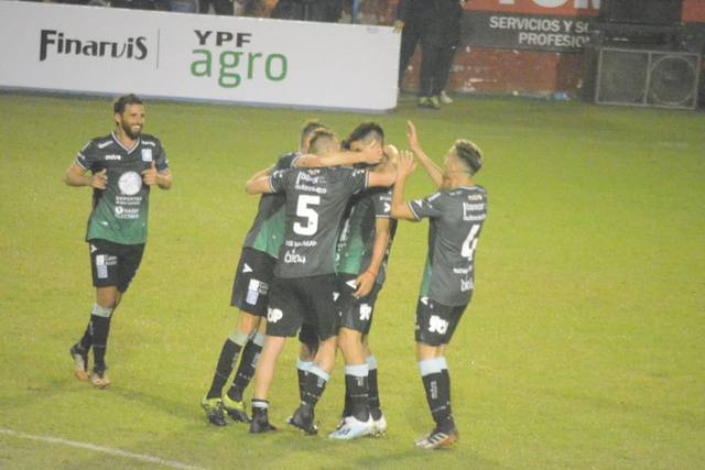 Histórico debut con goleada de Estudiantes de Río Cuarto