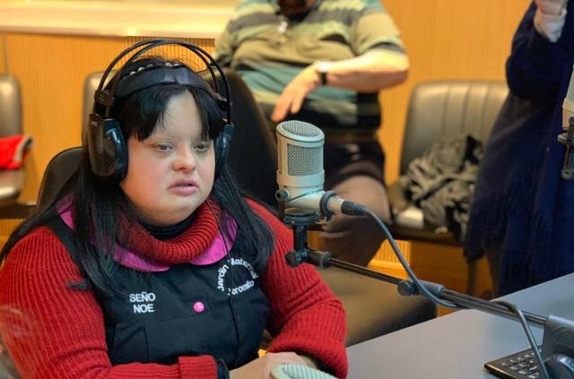 FOTO: Maestra con síndrome de Down ganó $180 mil en la TV