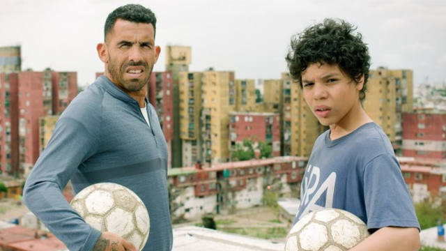 Carlos Tevez presentó su serie biográfica