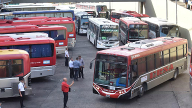 Las empresas pagaron sólo parte de los sueldos de marzo y abril.