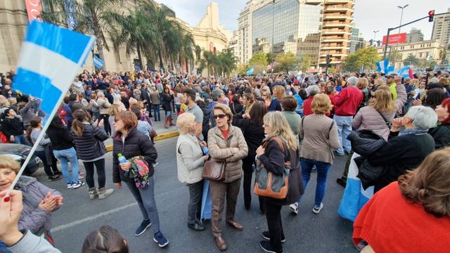 FOTO: Centenares de personas marcharon en Córdoba a favor de Macri