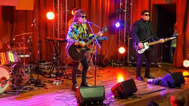 Turf revivió sus mejores clásicos en Casa Naranja