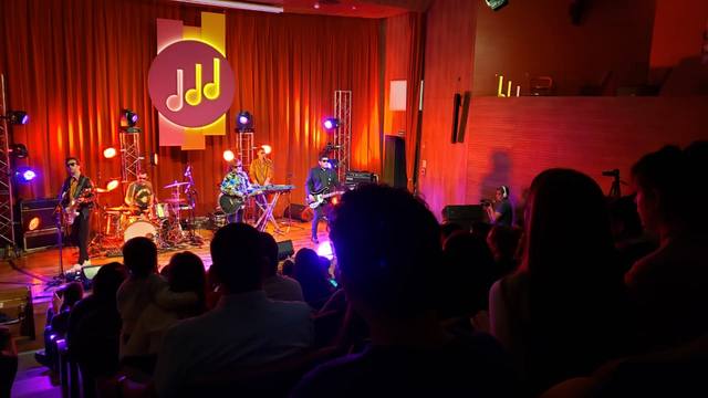 Turf revivió sus mejores clásicos en Casa Naranja