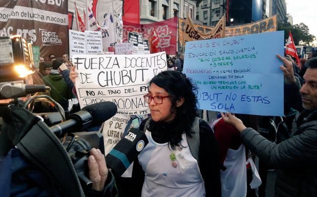 Docentes de Chubut protestan en el Obelisco de Buenos Aires