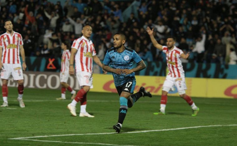 Techera grita el gol del 1-0 de Belgrano