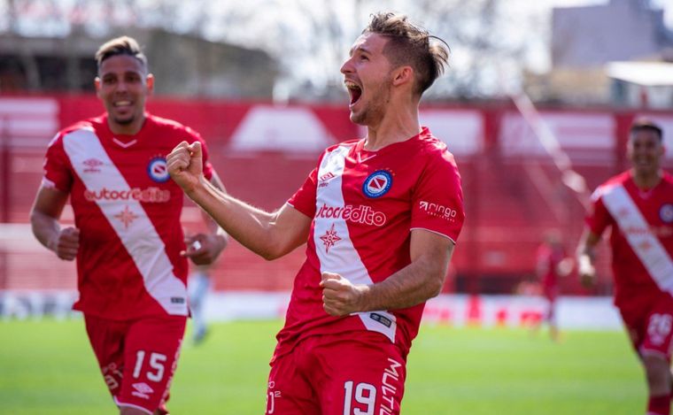 Miljevic celebra el gol de Argentinos ante Gimnasia