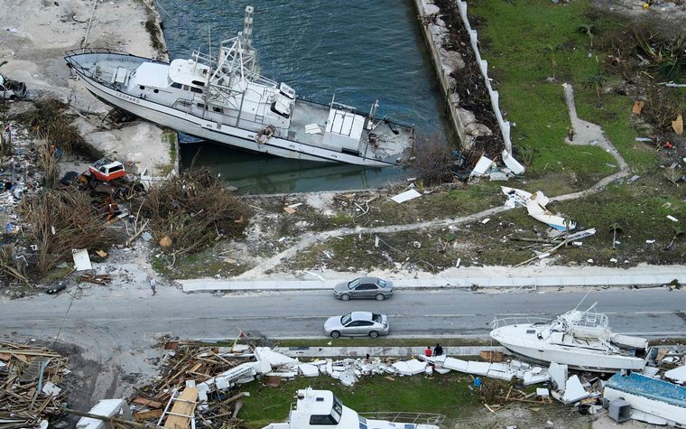 Dorian se debilita a categoría 1 tras dejar 30 muertos en Bahamas.
