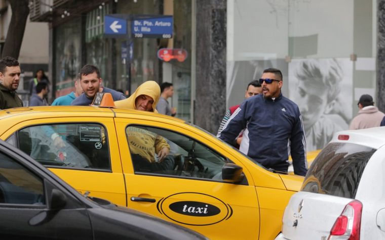 Caos de tránsito en Córdoba por la manifestación de taxistas.
