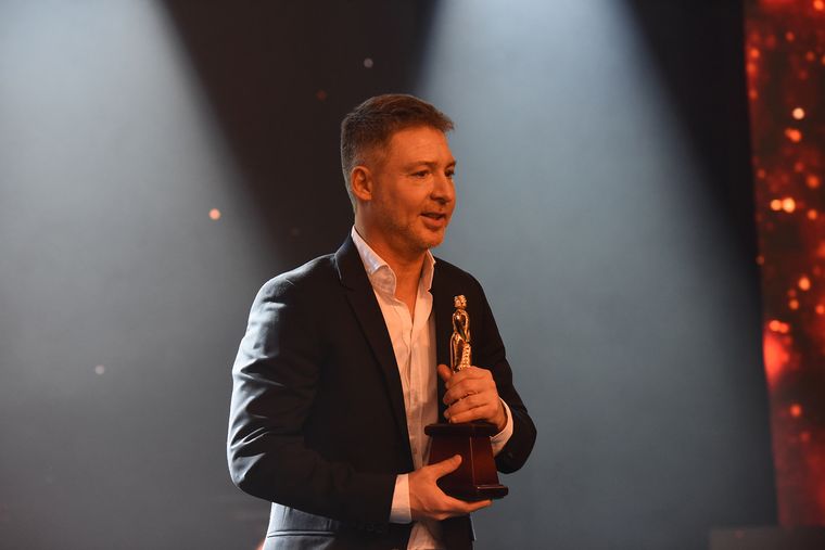 Suar recibió el Martín Fierro de Oro del cable por El Host.