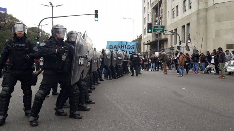 Disturbios entre manifestantes y policías en Buenos Aires