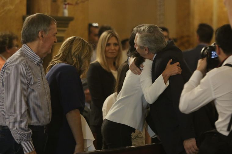 El candidato presidencial al ingresar a la Catedral.