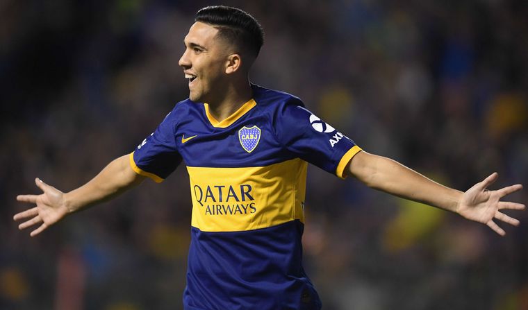 Reynoso celebra el primer gol de Boca