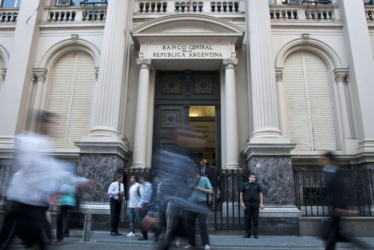 Intentan que el Central vuelva a depender del Congreso.