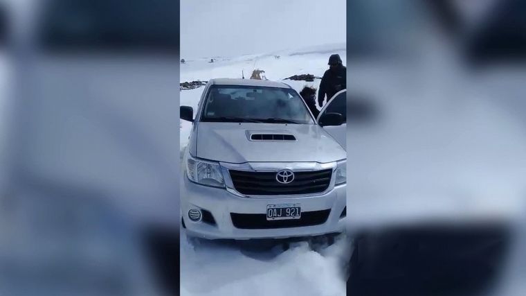 Buscan a dos personas en medio de la nevada intensa en Alumine