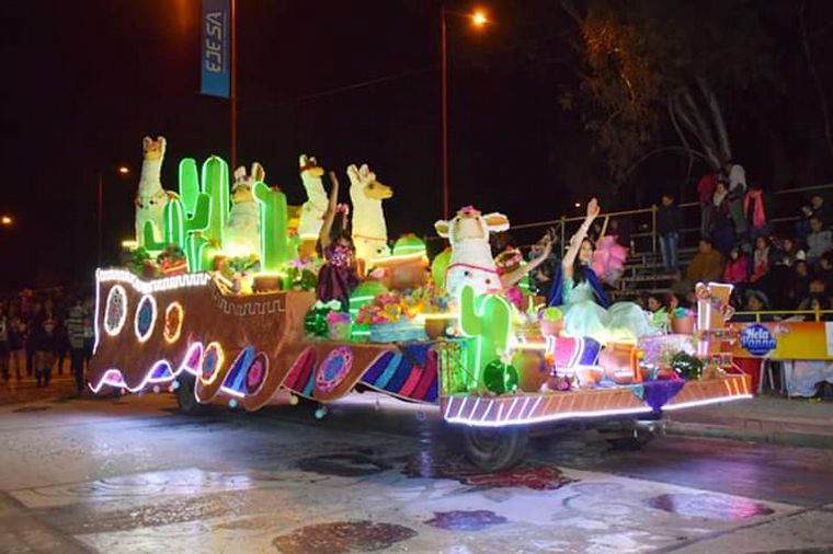 Desfile de carrozas por la Primavera en Jujuy
