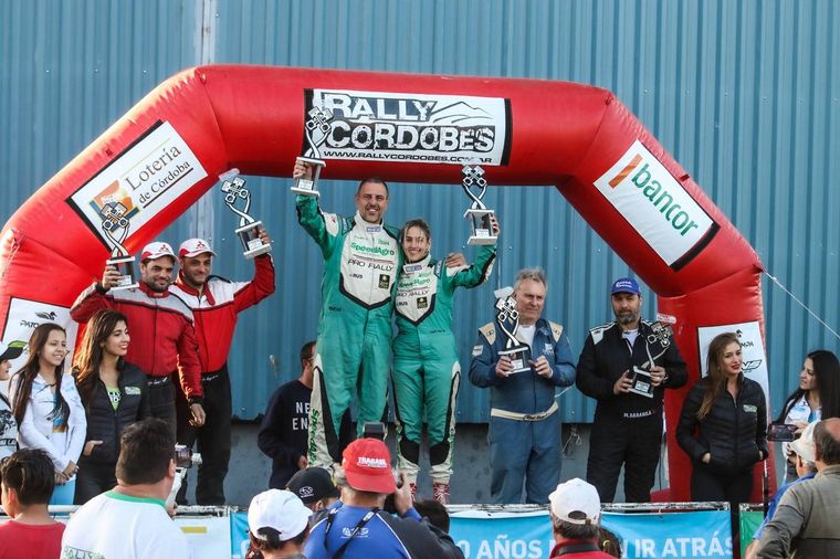 Gerardo y Virginia Klus los ganadores en Laguna Larga. Gent.Renzo Carletti