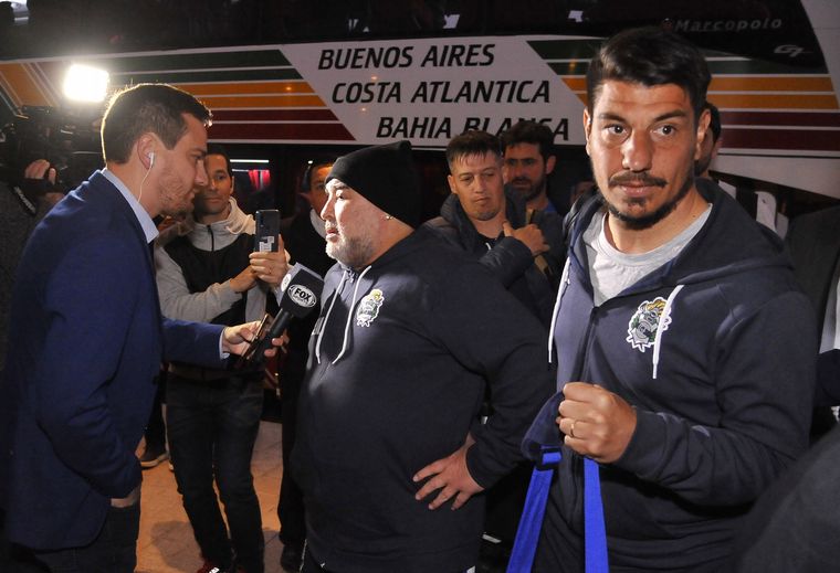 Diego habló con los periodistas al arribar a la capital provincial.
