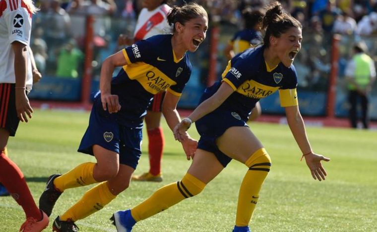 FOTO: Boca no tuvo piedad a River en el fútbol femenino