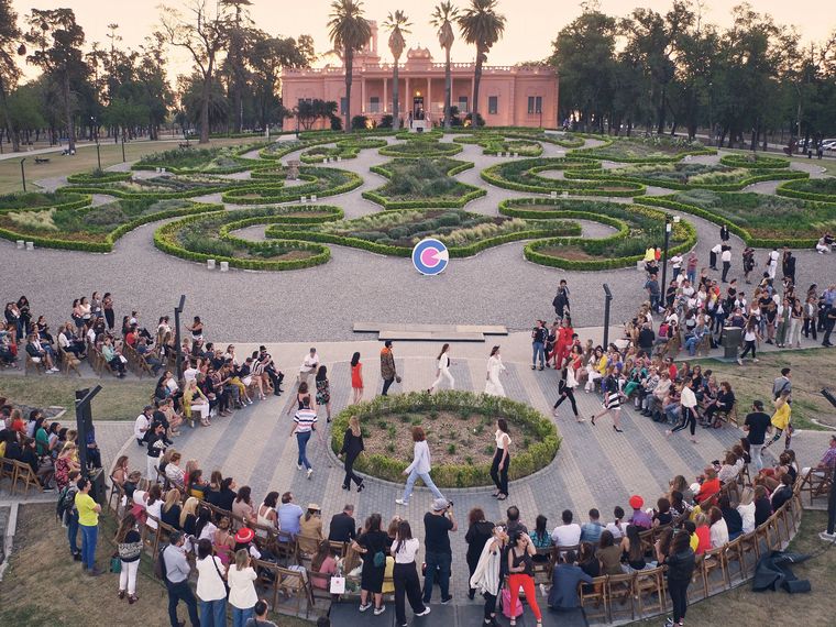 Desfile de Nuevocentro en el Parque del Chateau.