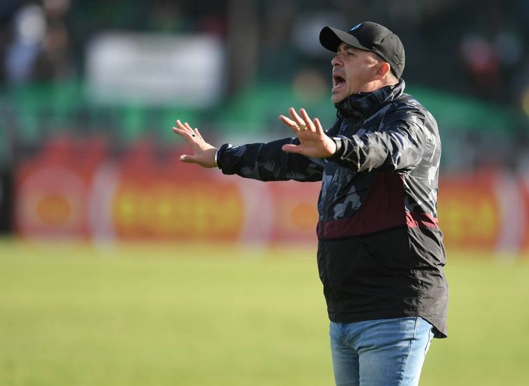 Marcelo Vázquez, DT de Estudiantes de Río Cuarto.