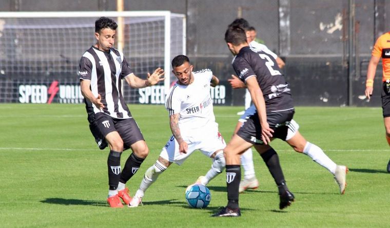 Gimnasia de Mendoza igualó sin goles con Riestra - Fútbol - Deportes ...