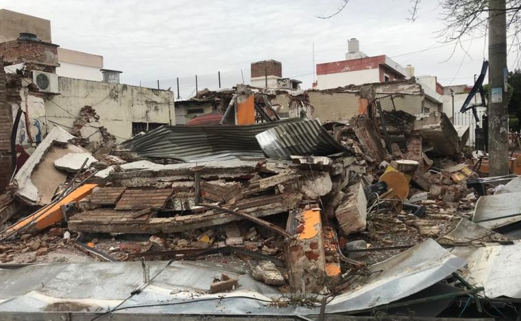 La pizzería quedó en ruinas.