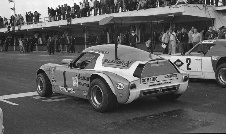 FOTO: El McLaren/Ford de Pairetti en Sport Prototipos. Gent.A.de Brito