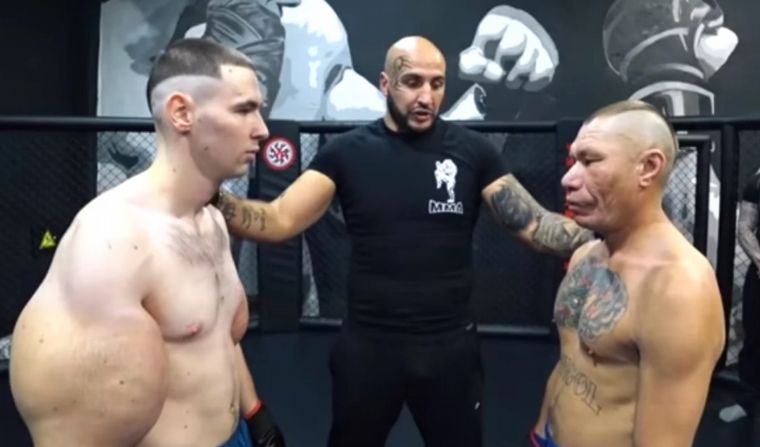 Un luchador se colocó aceite en los brazos y perdió.