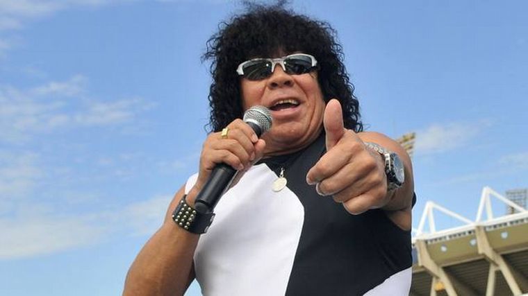 "La Mona" cantó "Yo vi llorar a Dios", un vals criollo de Perú.