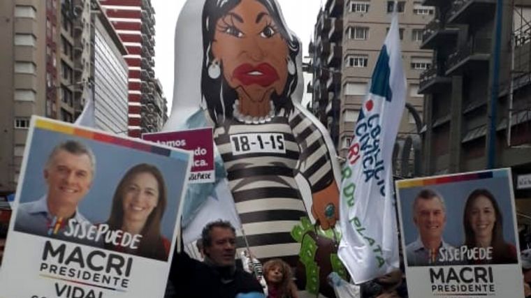 Miles de partidarios del Presidente, en la marcha en 