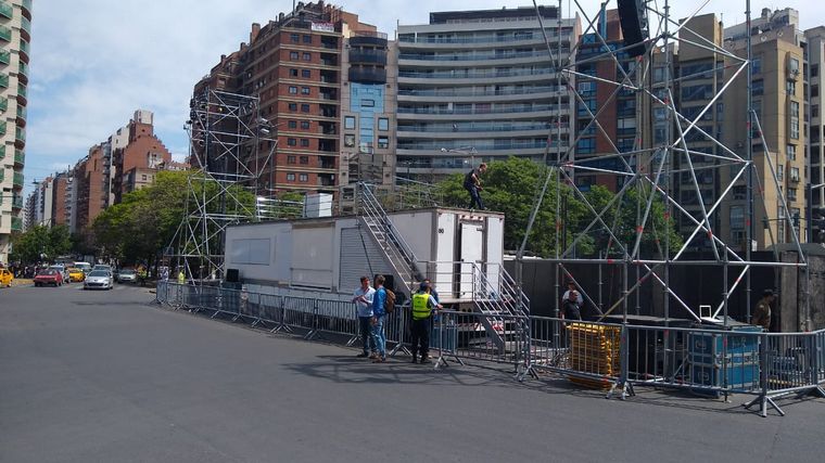 Los preparativos para el acto de cierre de campaña de Macri en Córdoba.