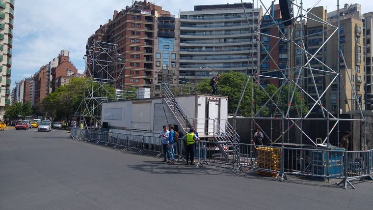 FOTO: Los preparativos para el acto de cierre de campaña de Macri en Córdoba.