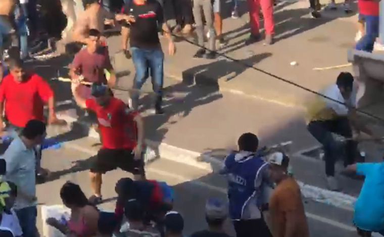 AUDIO: Incidentes y heridos en el masivo acto peronista en Tucumán.