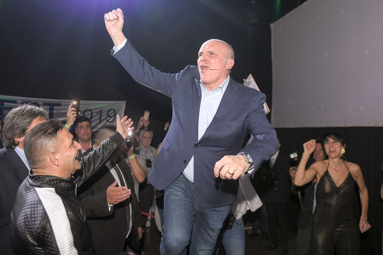 Espert cerró su campaña con una fiesta en Palermo.