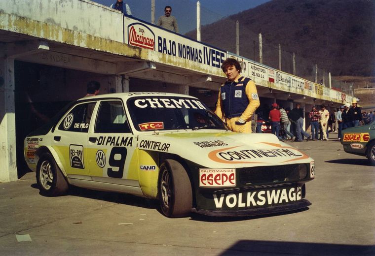 Di Palma con el polémico Dodge de TC2000. Gent. @jadb1