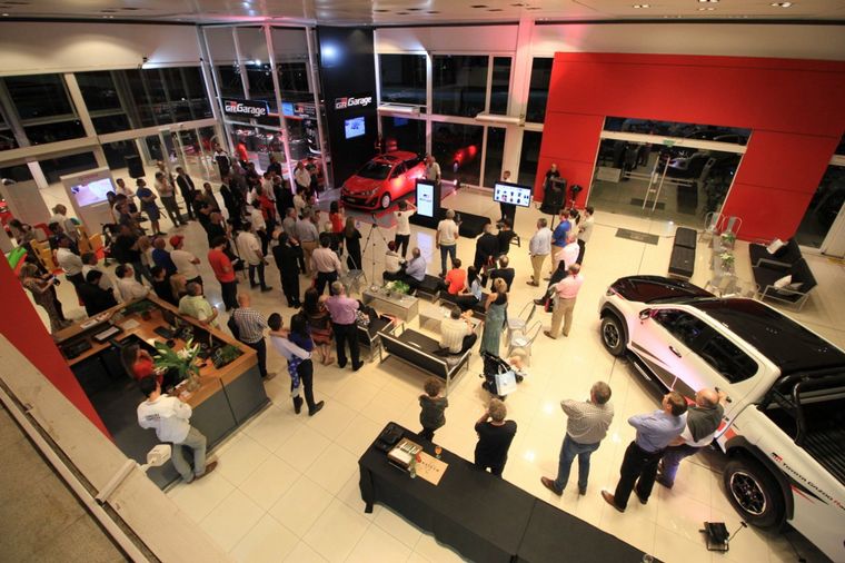 FOTO: Matías Rossi estuvo en la inauguración del "Gazoo Racing Garage"