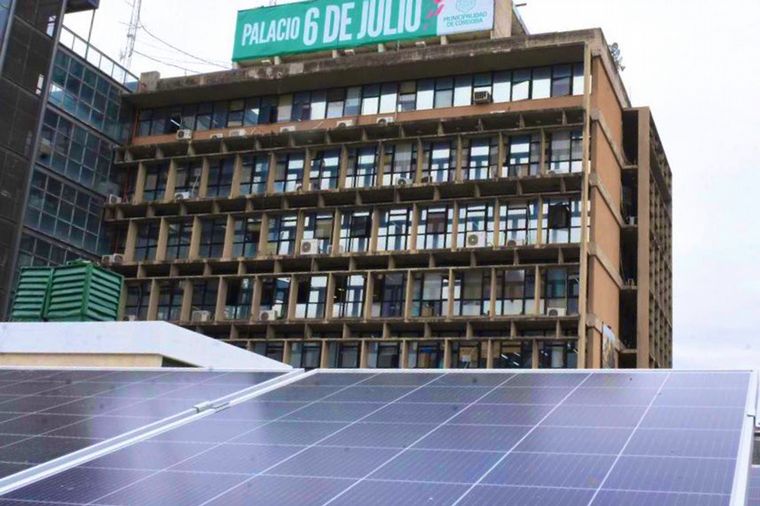 FOTO: Oaneles solares que generan energía en la Municipalidad de Córdoba