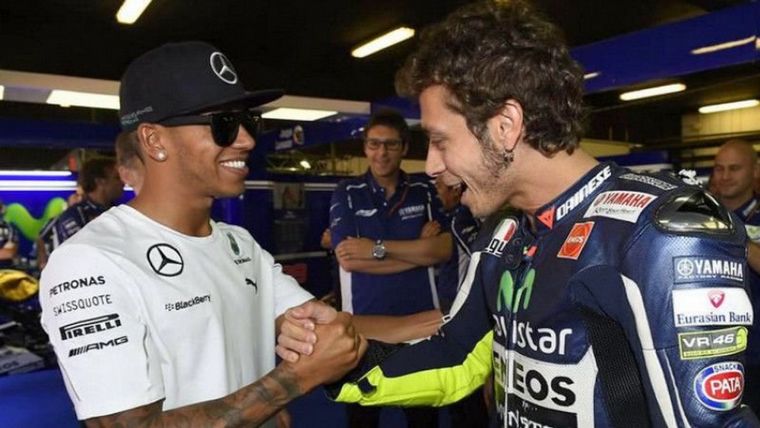FOTO: Valentino es apasiondo de la F1 y Hamilton del MotoGP