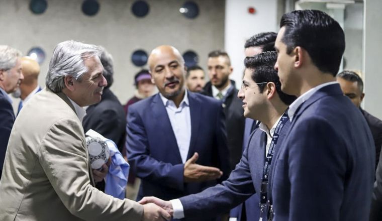 Alberto Fernández en su llegada a México.