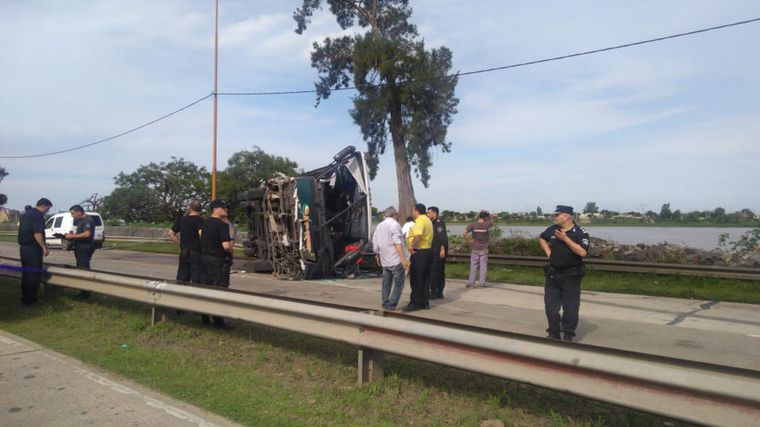 Volcó un colectivo en Santa Fe