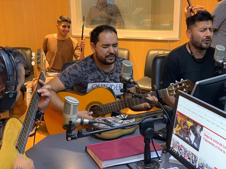 FOTO: Los Trajinantes presentaron su nuevo disco en Viva la radio.