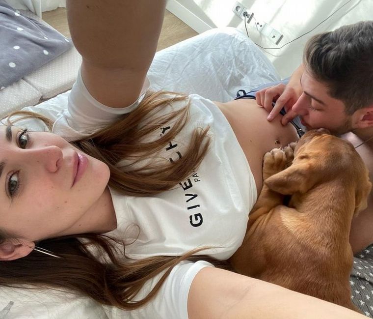 La periodista anunció su embarazo en las redes.