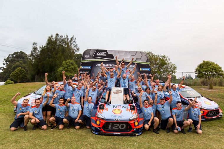 FOTO: Hyundai Motorsport festejando el título de Constructores en su base de Alzenau