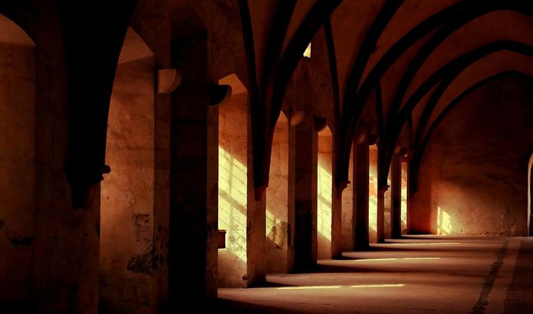 Cerró un convento en Italia porque la Madre Superiora se enamoró.