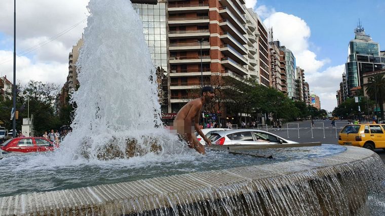 Nudista Fuente del Perdón