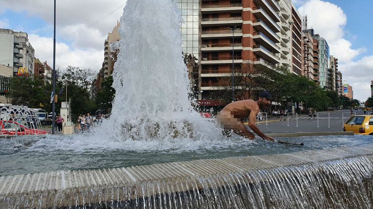 Nudista Fuente del Perdón