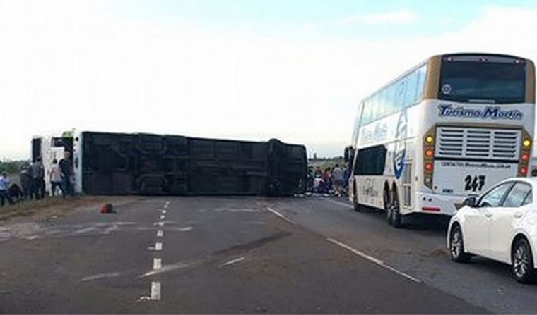 Colectivo trasladaba a un contingente de alumnos