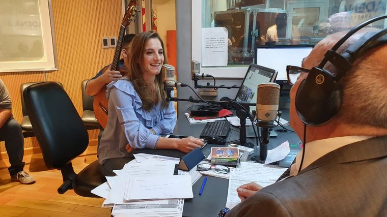 Natalia Pastorutti visitó los estudios de Cadena 3.