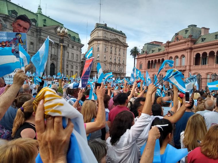 FOTO: Despedida de Mauricio Macri en Plaza de Mayo.